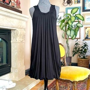 Stella Carakasi Black Sleeveless Dress. Cocoon Silhouette. Small.
Preowned.